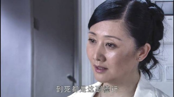 这个妈妈看着对他挺好的,其实控制欲太强了