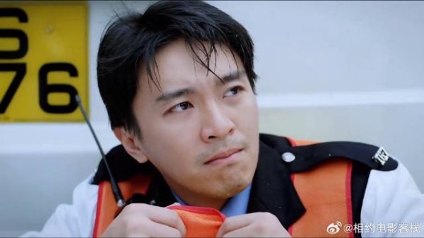 《逃学威龙》周星驰 :警察卧底当老师,不料学生全是黑帮