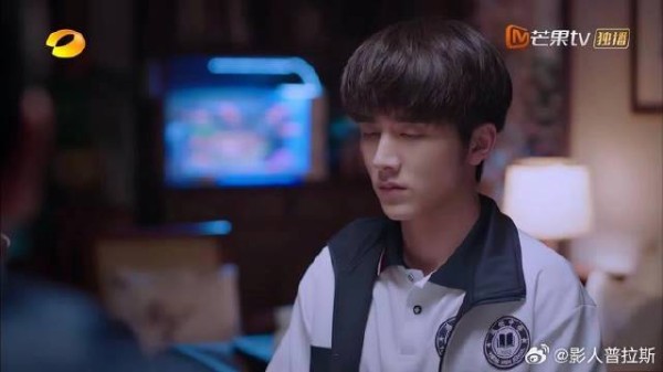 子秋怕渣爹闹事,没告诉家里人,李爸直接给了他底气