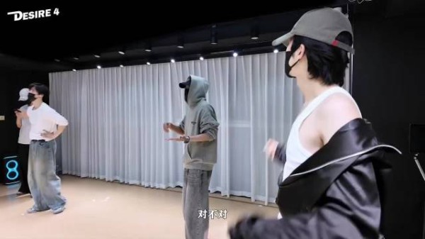 这大哥他咋了? 就这么不耐烦? 对老师也不耐烦?