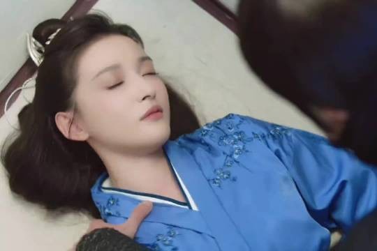 女扮男装的仵作竟是王爷念念不忘的白月光?