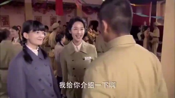媒婆给军长介绍对象,军长一眼看上媒婆,当晚就成亲!