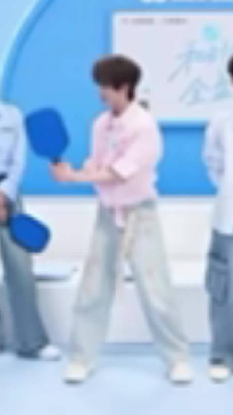 我笑晕了你们看丁程鑫在干嘛