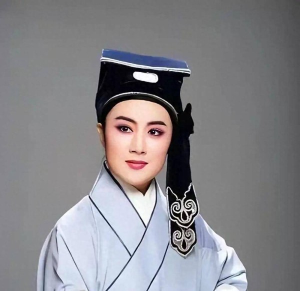 越剧名家张宇峰巅峰期再婚，曾因婚姻引热议，如今生活状态却令人意外