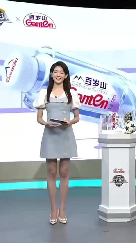 清纯！美女主持雪儿独自主持新赛季第一期天足