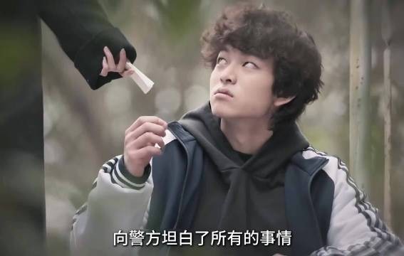 他以为害死老师是为母报仇，最后发现老师是保护者