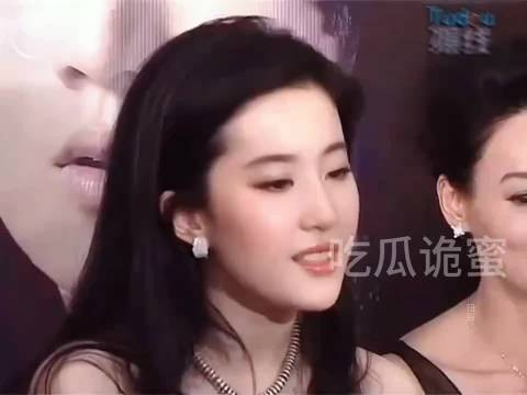 别再用国内三金奖审判刘亦菲：不是实力不配，是赛道从未对她开放