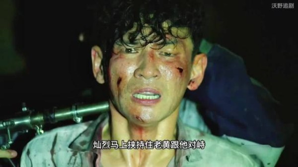 影帝被逼绝路开车猛撞绑匪,鼻梁撞断上演肉搏战