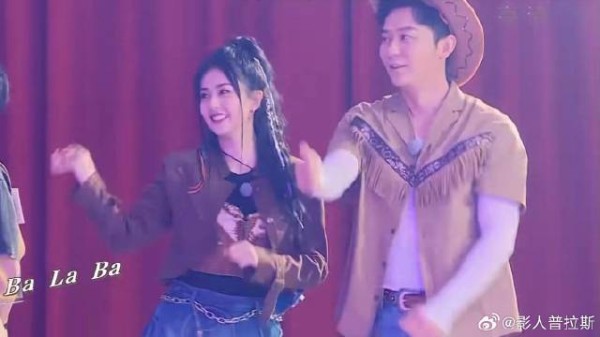 陆柯燃安崎台上跳《Yes OK》 白鹿台下跟跳太专业了，看得出来是真喜欢跳舞