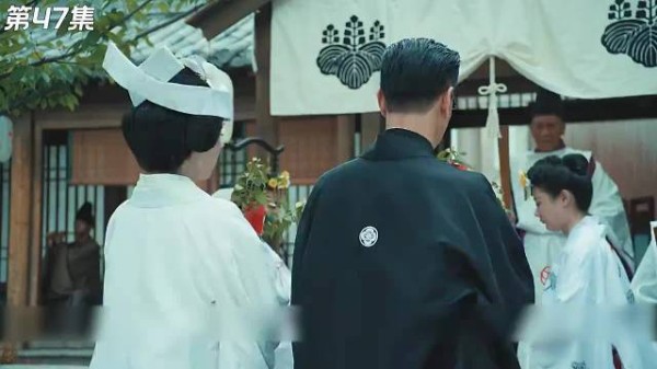 婚礼现场闯进一匹烈马,新娘却发现了新郎的秘密……