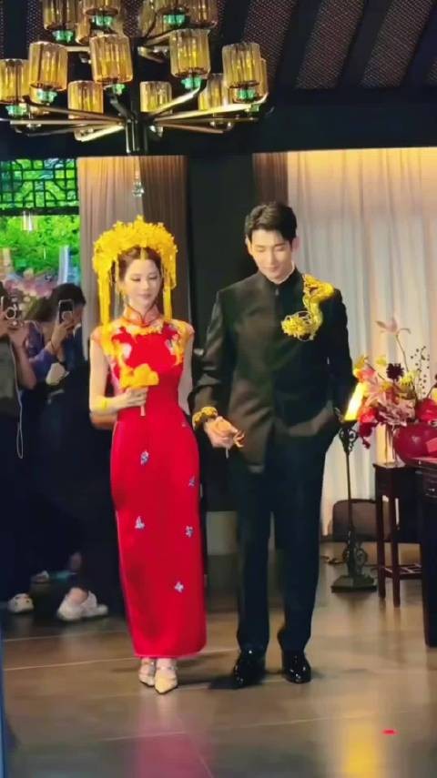 梅尼耶与黄婉均订婚,期待9月5日婚礼