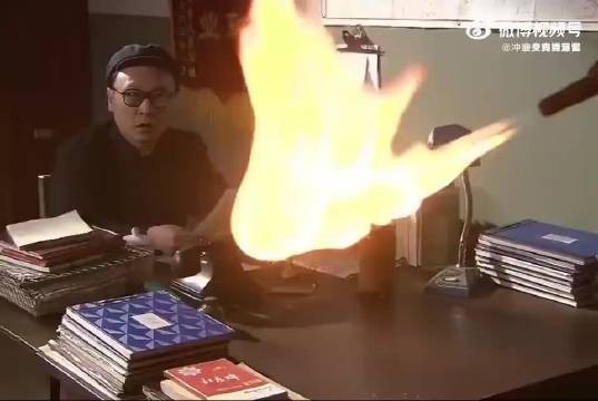 女人要是狠起来谁也拦不住，焊条都能当下酒菜