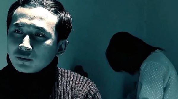 女人在和男友吵架时突发奇想,如果装死就会得到男友的原谅