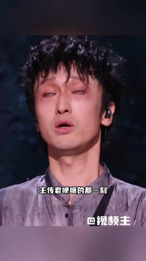 王传君披哥舞台哽咽,未曾点名,却满是绵长思念,看得出来他在思念谁