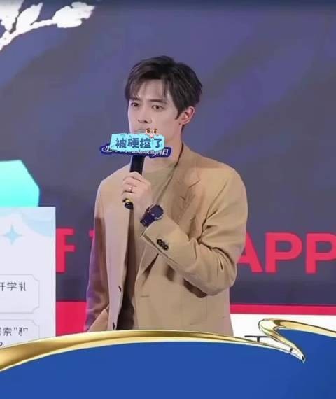 付辛博谈一部戏演六角色，直言想尝试小人物