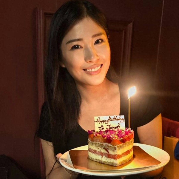 香港知名女星43岁生日状态惊艳,20年闺蜜团罕见同框,姚子羚到贺