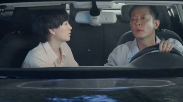 晓郡男朋友挨打 晓郡安抚男友 结果晓郡爸爸追出来阻止