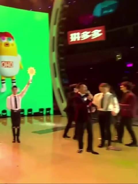 偶尔也会怀念曾经那个无忧无虑，开心快乐的王一博！