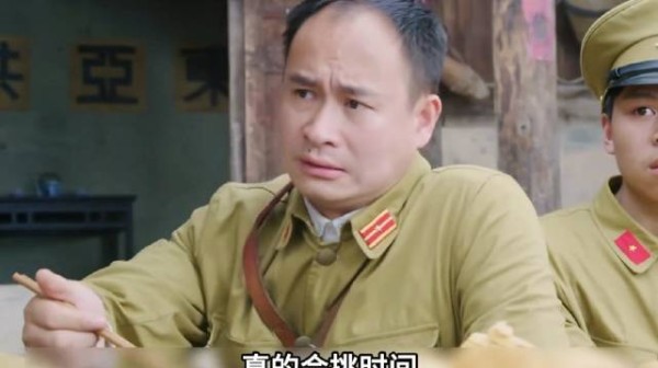 男人假扮鬼子狠狠收拾了二鬼子,还把粮食给劫走了
