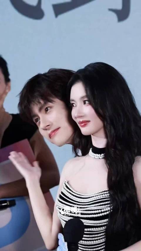 终于不再是重复的换乘恋爱了，我看刘些宁和魏哲鸣的搭配也是相当美味了！