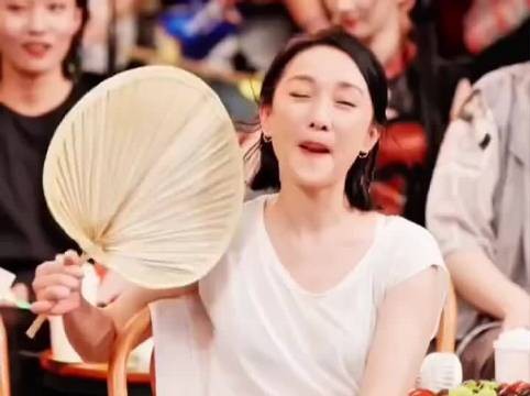 娱乐圈难得的长久挚友,再次同台相聚,聊天局里藏着太多青春的回忆