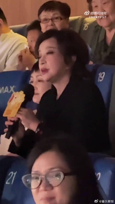 俩影后惺惺相惜感情太好,我都恍惚觉得惠英红想和刘晓庆共度余生