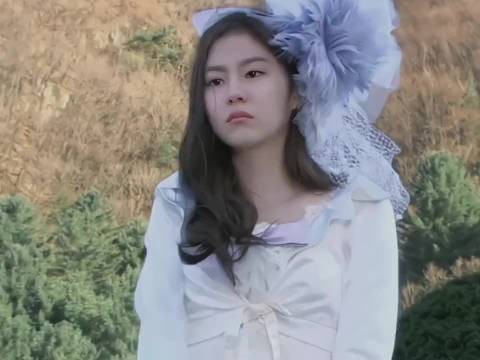 为了高美男的身份不被揭穿,张根硕郑容和李弘基几个人不得不忍受uie的撒娇