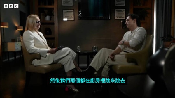 荷兰弟分享诺兰邀约赞达亚出演雅典娜，两人厨房跳舞