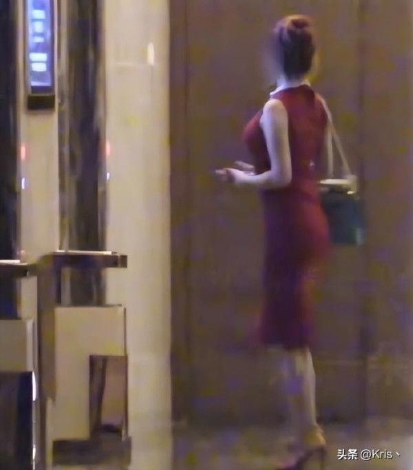 包贝尔关掉评论区的第48小时，包文婧改了简介