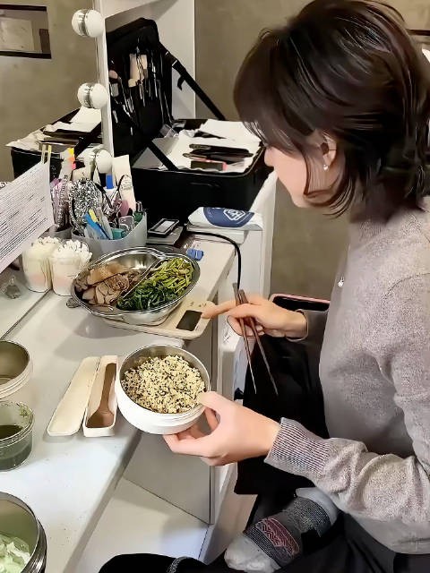 孙俪吃饭菜都要严谨到用称量,多一克都不行,女明星的身材管理真的好严格