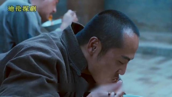 少爷坐着吃,长工蹲着吃!白孝文一句话,成了压垮黑娃的最后一根稻草!