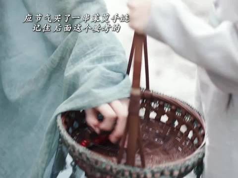 群主身边的婢女是真的有身手的,而不是在旁边呆呆的看着