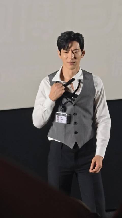 井柏然跳恰恰舞像广播体操,早春晴朗追剧团现场