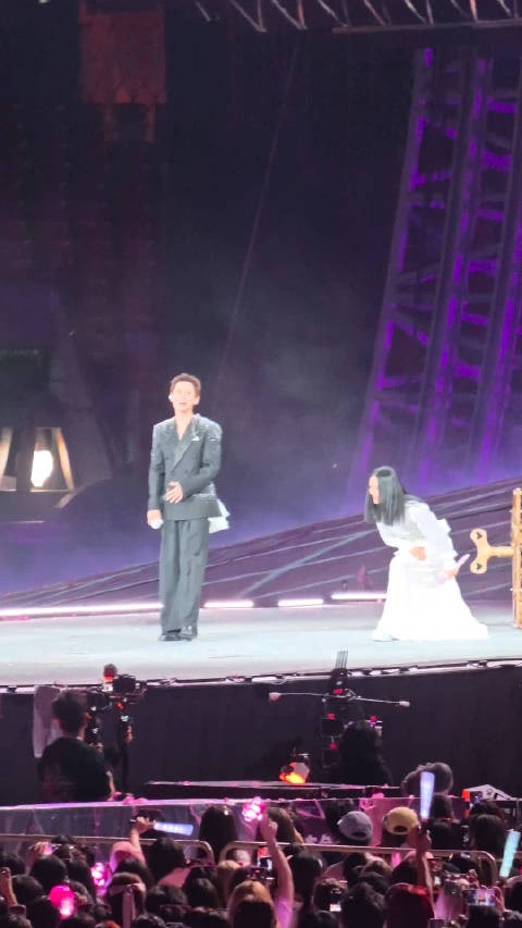 汪苏泷那英演唱会聊天似小品,东北天赋尽显