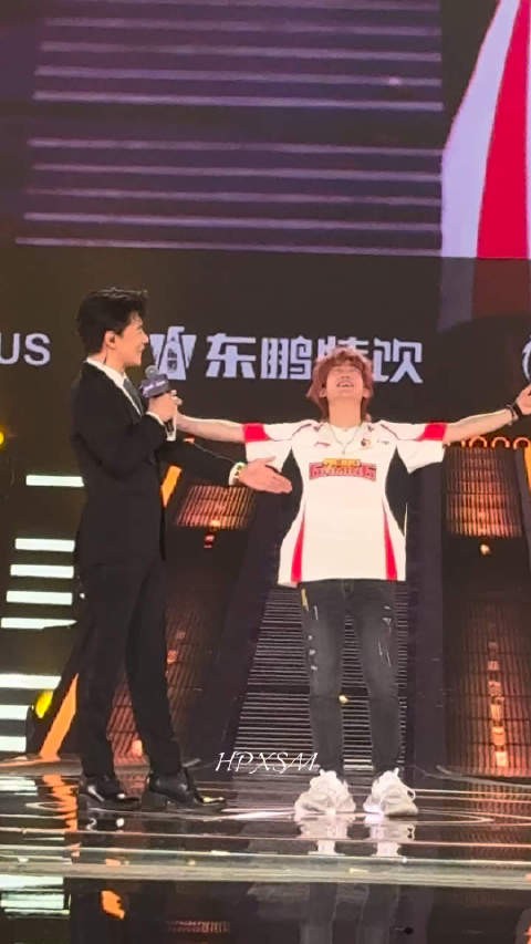 说归说闹归闹!别拿握手开玩笑啊!