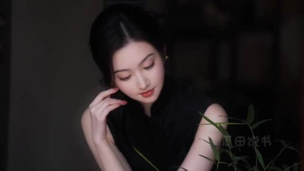 景甜的前半生，是一部资本砸出的童话，刚出道资源堪称顶配！