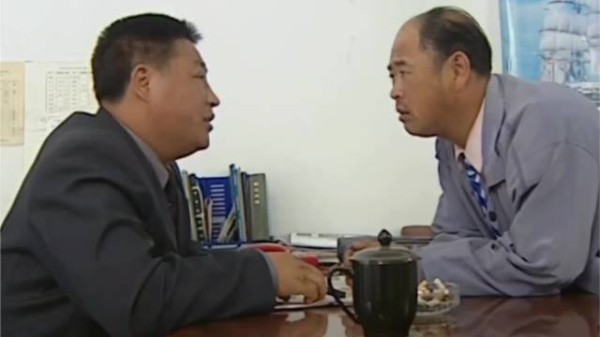 冯乡长和胡科的演技，没有任何表演痕迹