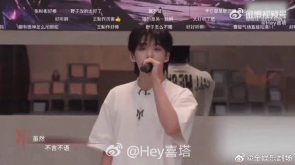 王赫野的唱功真的很稳,舞台上整个人闪闪发光