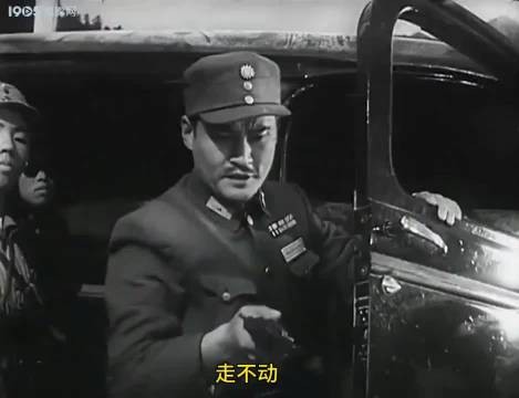 《上饶集中营》片段,被俘的新四军女兵被敌人当街枪杀