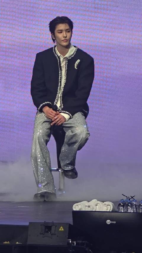 中文系欧巴上线中,出道倒计时——库存视频循环播放模式启动!