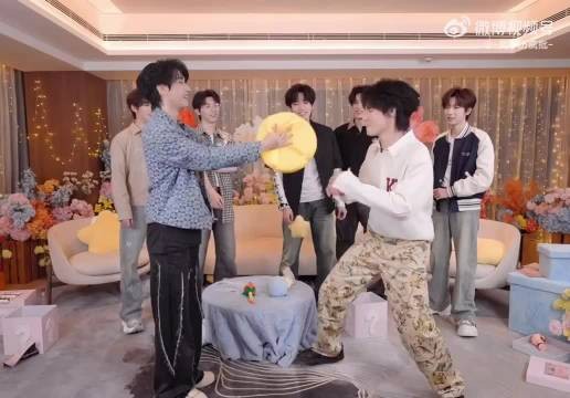 时代少年团直播游戏，开启抽象模式互坑互闹