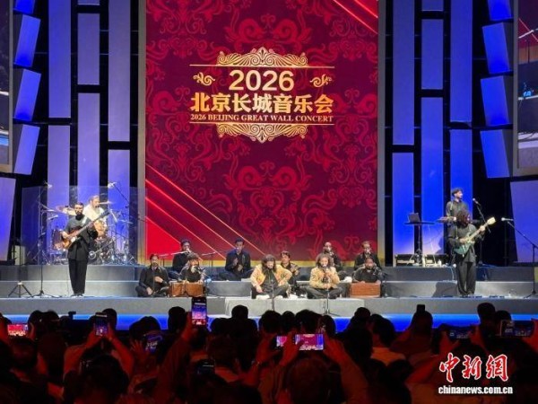 中巴艺术家在北京八达岭长城以“乐”会友