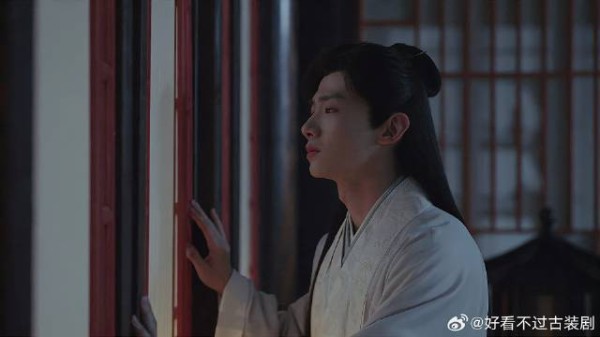 玉茹带下人烤羊肉,馋得顾九思肚子咕咕叫,立马乖乖读书