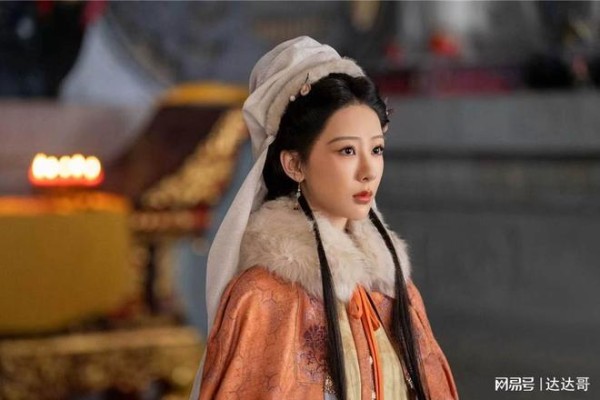 杨紫成90后首位白玉兰影后！《家业》热播曝爸爸暖喊：累了就回家