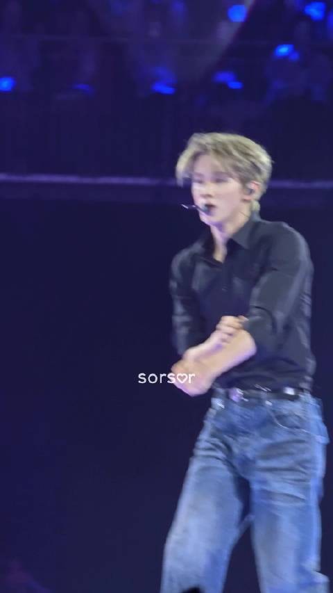 郑成灿今天粉丝见面会跳了NCT U的BOSS,是练习生时期月末评价曲