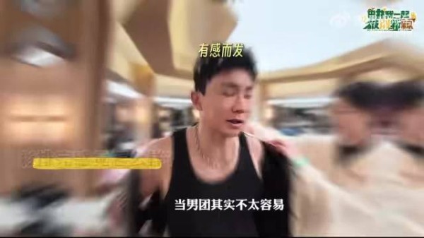 刘畊宏二公解锁唱跳模式,拉姚琛练舞