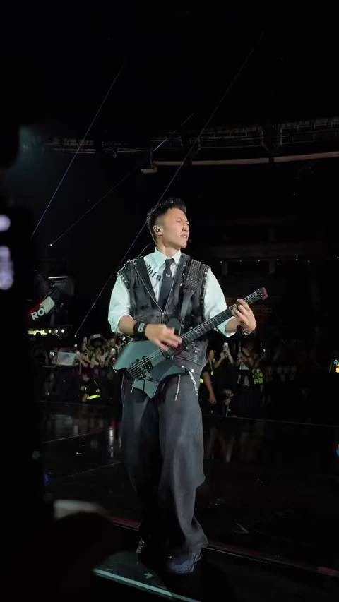 粉丝差一点听到谢霆锋唱歌,啊声中夹杂少量歌声