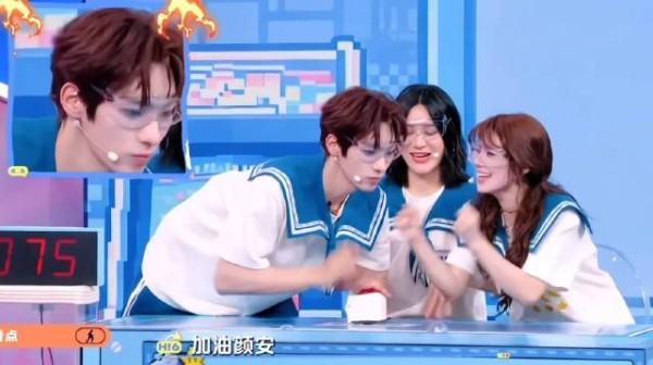 上一秒：魏哲鸣好帅 下一秒：颜安昭昭你们在干甚莫，太好笑了哈哈哈哈哈哈！