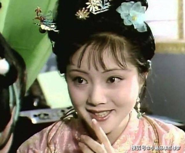 薛宝钗为什么特别关心贾雨村？难道她未卜先知，知道后来要嫁给他