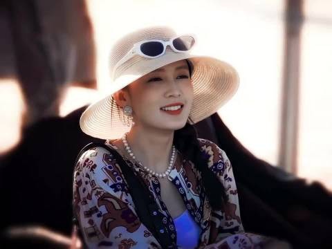 李沁是慢慢的淡淡的慈悲的，好喜欢这样的女孩子